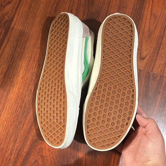 Vans - Picture 6 of 9